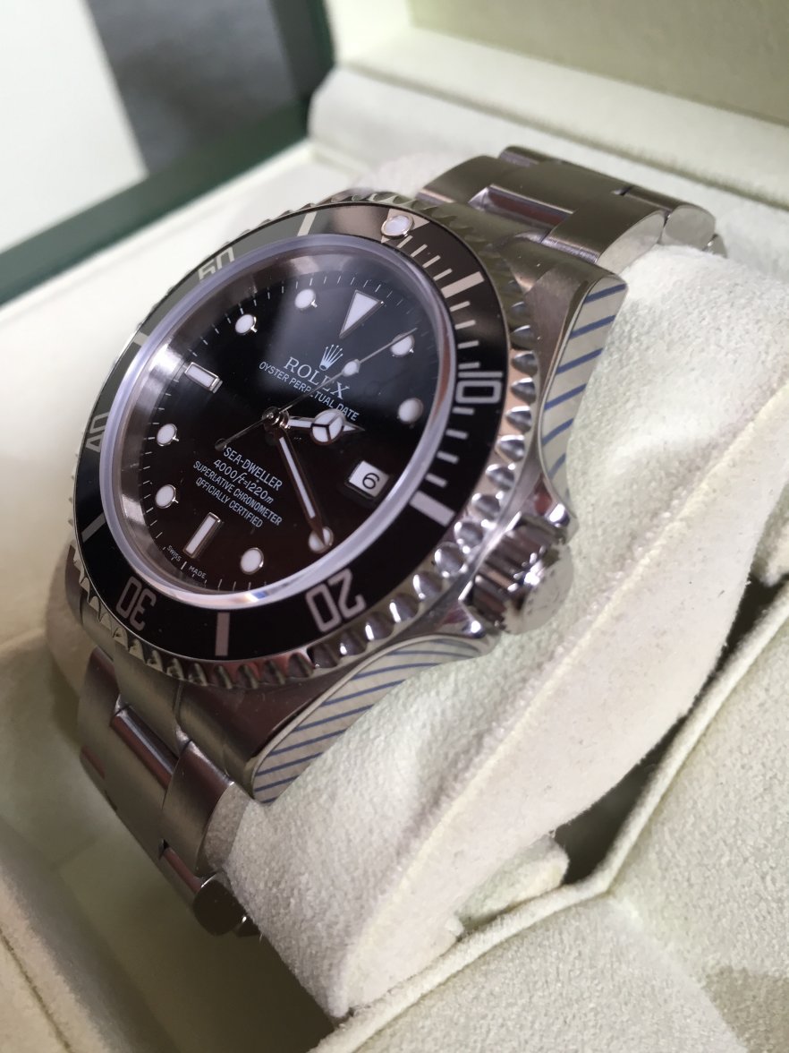 Rolex seadweller crown view.jpg