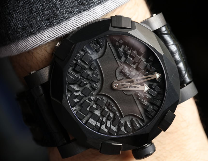 City watch. Romain Jerome Batman. Часы Бэтмена в фильме. Jacob and co Gotham City реплика. Часы как у Бэтмена.