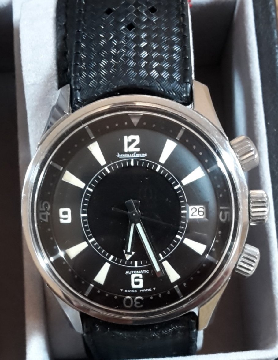 Une p'tite Memovox vintage, ça vous dit? Moi, j'hésite 323202-999eaafd8f137645692a4cac2af85e24