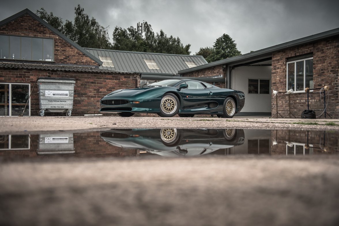 don-law-racing-is-where-the-jaguar-xj220-legend-lives-on-1476934303862.jpg