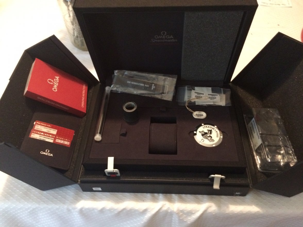 omega speedmaster professional box