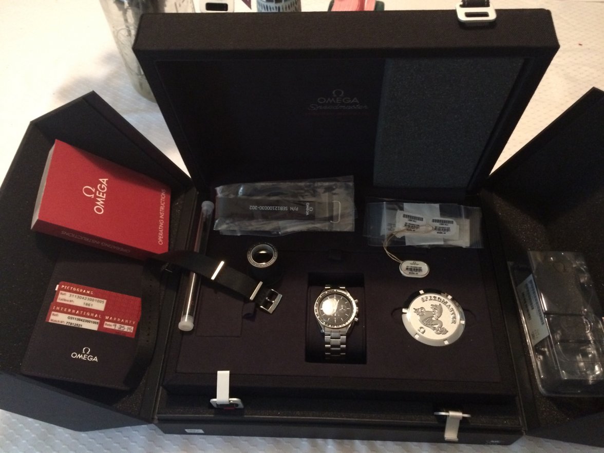 omega speedmaster professional box