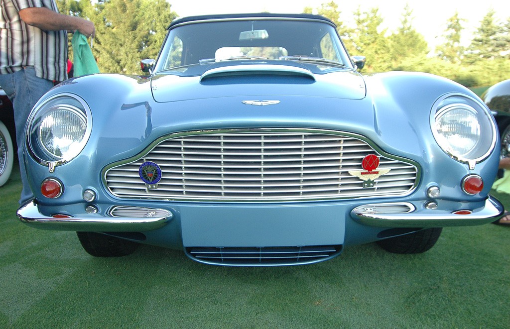 Aston Martin DB6 Volante.jpg
