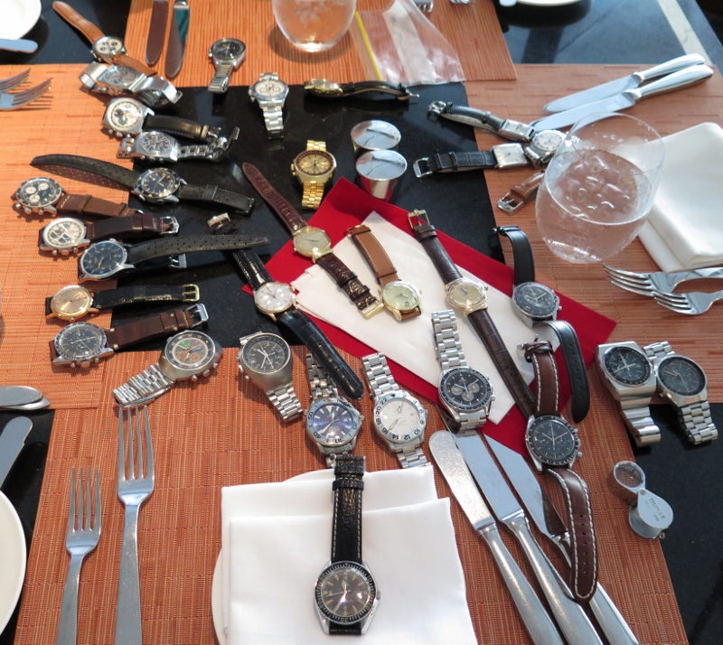 A4 watches at the table 2 (800x714).jpg