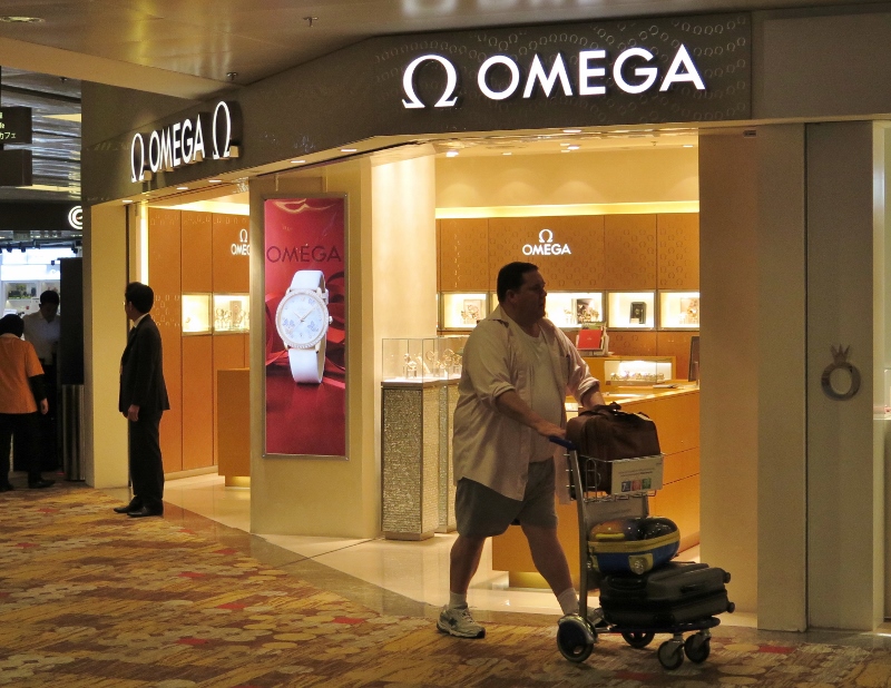 F1 Omega boutique at changi (800x618).jpg