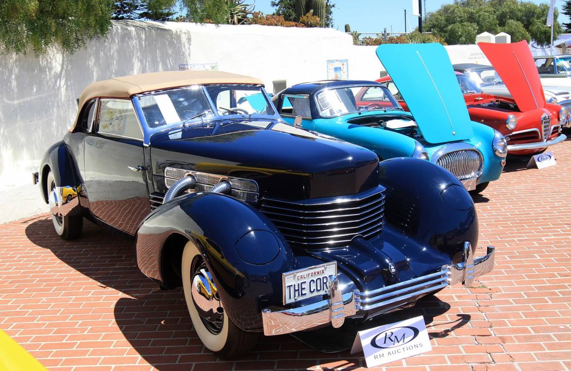 Cord 812 Supercharged Phaeton 1937.jpg