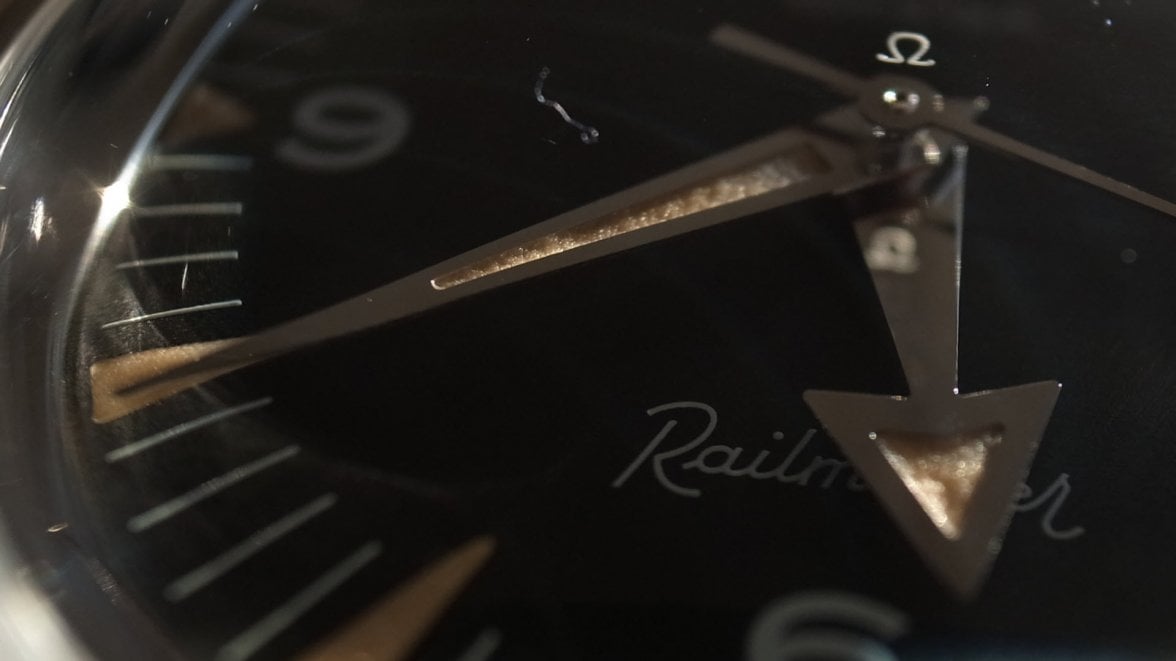 Railmaster Minute Hand Lume Fill Close-up.jpg