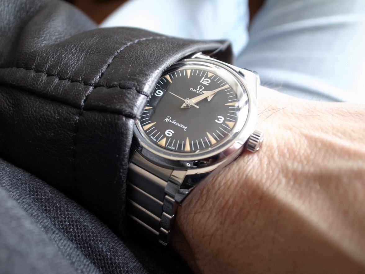 Photo 1 Railmaster under leather.jpg