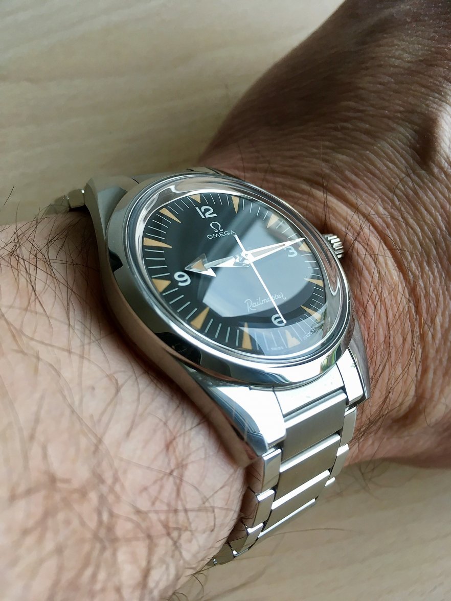 Photo 16 Railmaster Wristshot.jpg