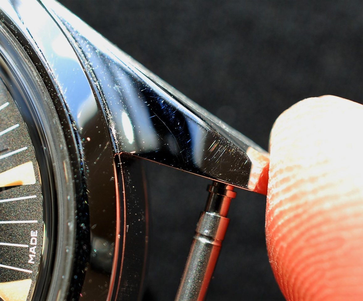 Photo 18 Railmaster Lug Scratches at 5.jpg