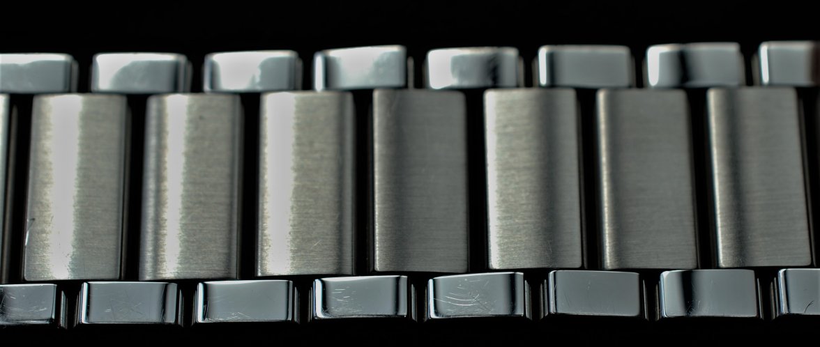 Photo 22 Railmaster Bracelet Link Scratches1.jpg