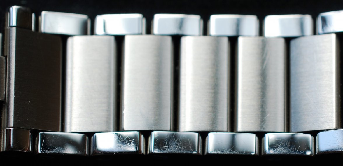 Photo 23 Railmaster Bracelet Link Scratches2.jpg