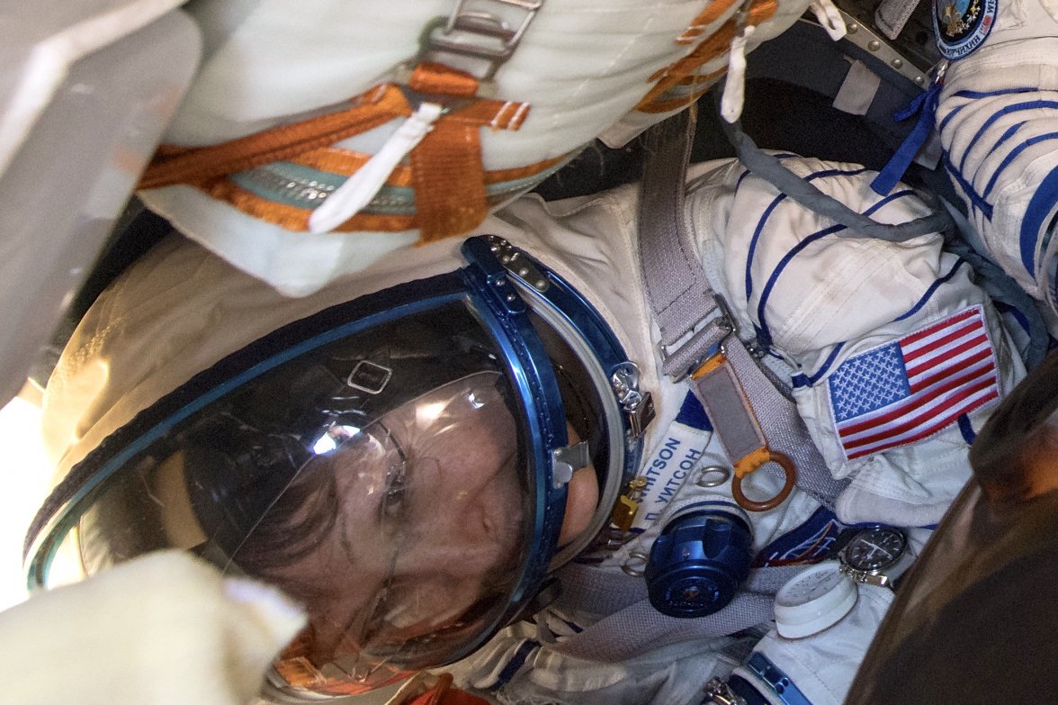 Expedition 52 Soyuz MS-04 Landing.jpg