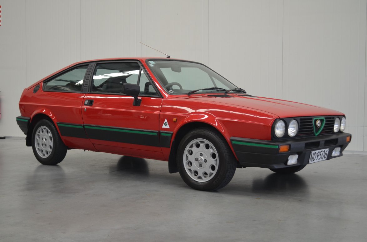 1986_Alfa_Romeo_Sprint_1-5_QV_red_front.jpg