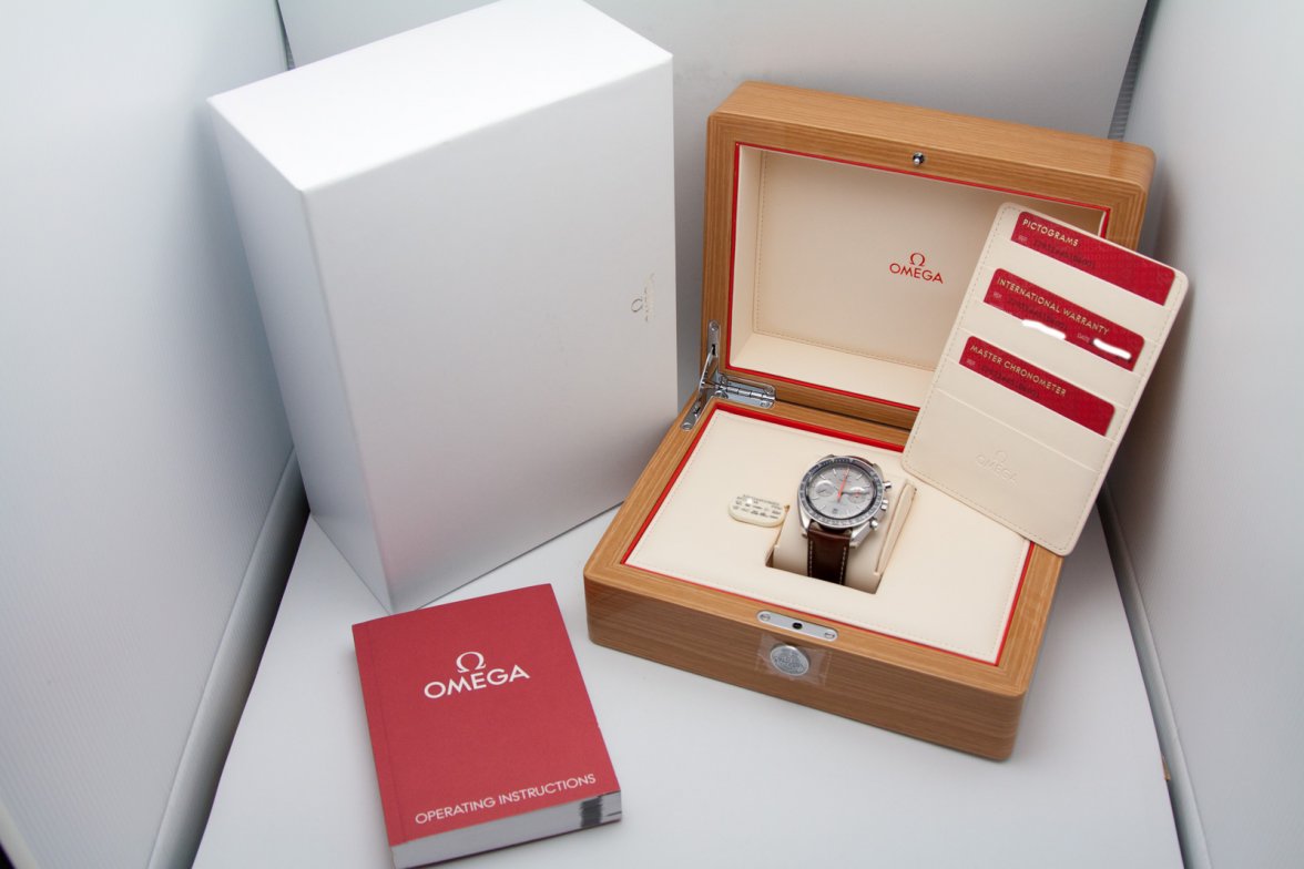 Omega Speedmaster Coaxial Racing 17087-14.jpg