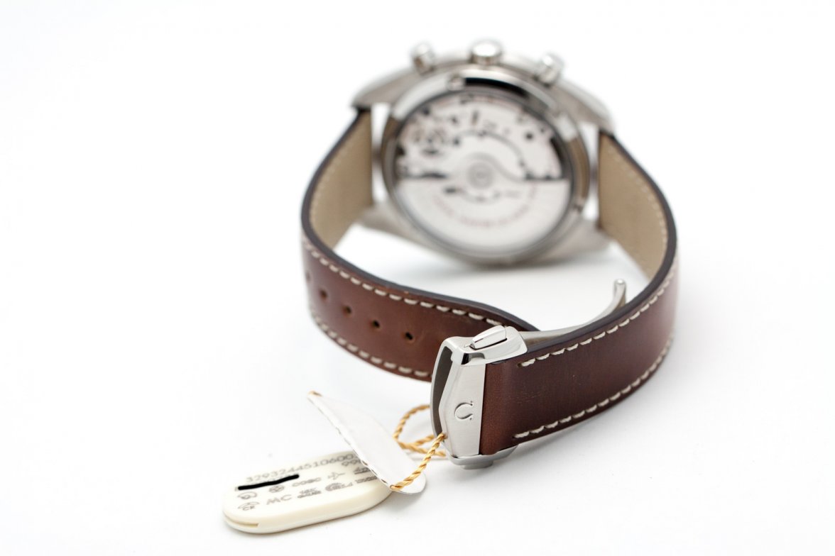 Omega Speedmaster Coaxial Racing 17087-16.jpg