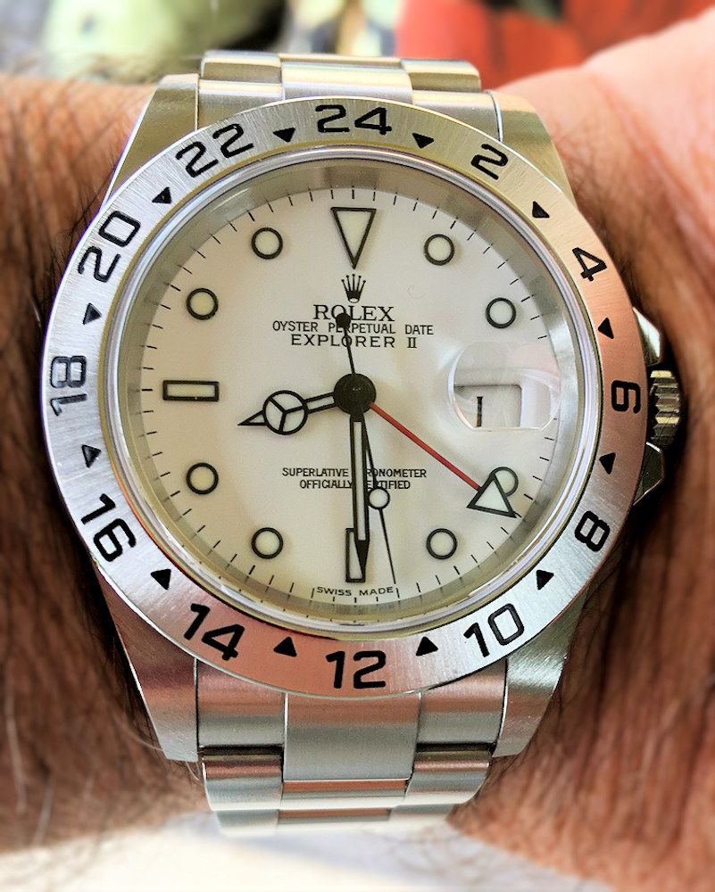 Montre du jour 1 IMG_0395 Smart Photo x2 Perfectly Clear Cropped Web Blur Lower.jpg