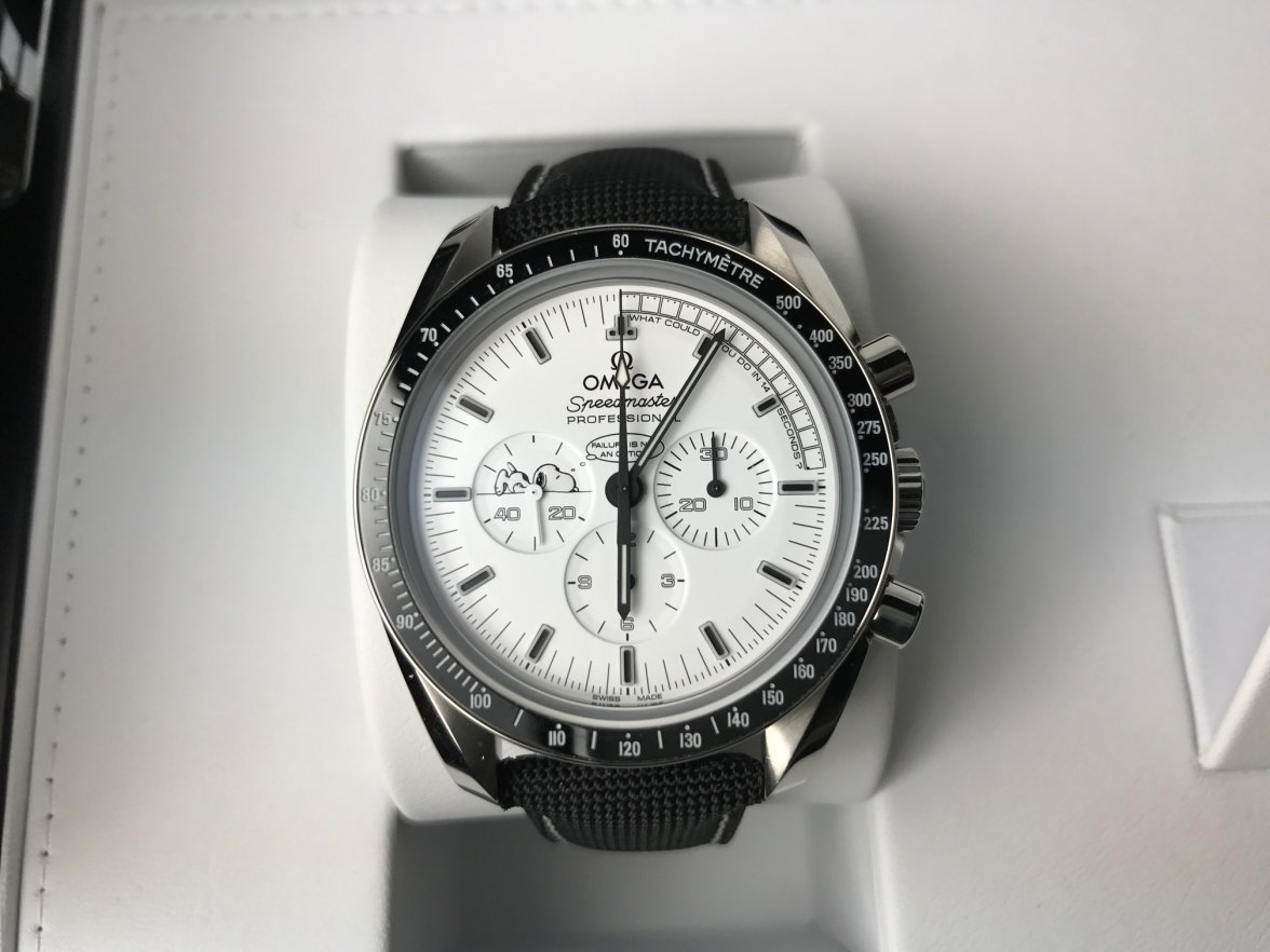 speedmaster silver snoopy