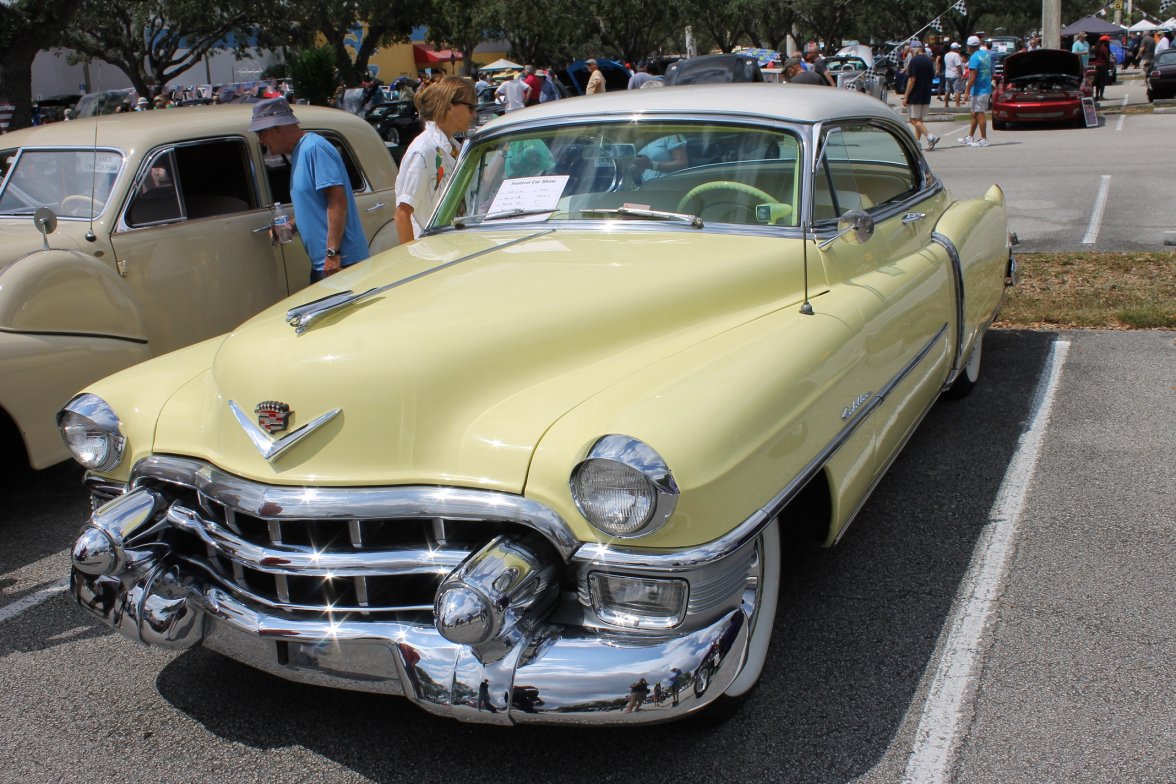 Cadillac Coupe 53.jpg