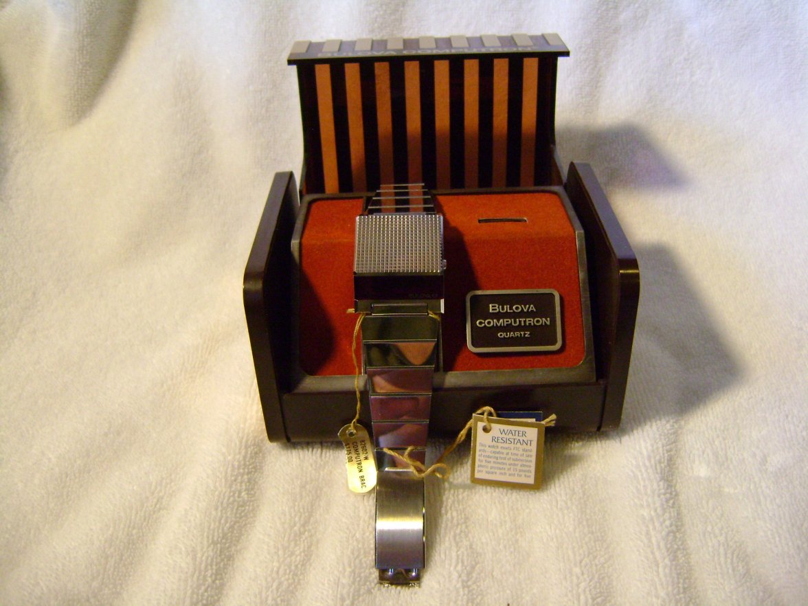 Module 254  4 line readout 1st generation watch  hang tags and cool box.JPG