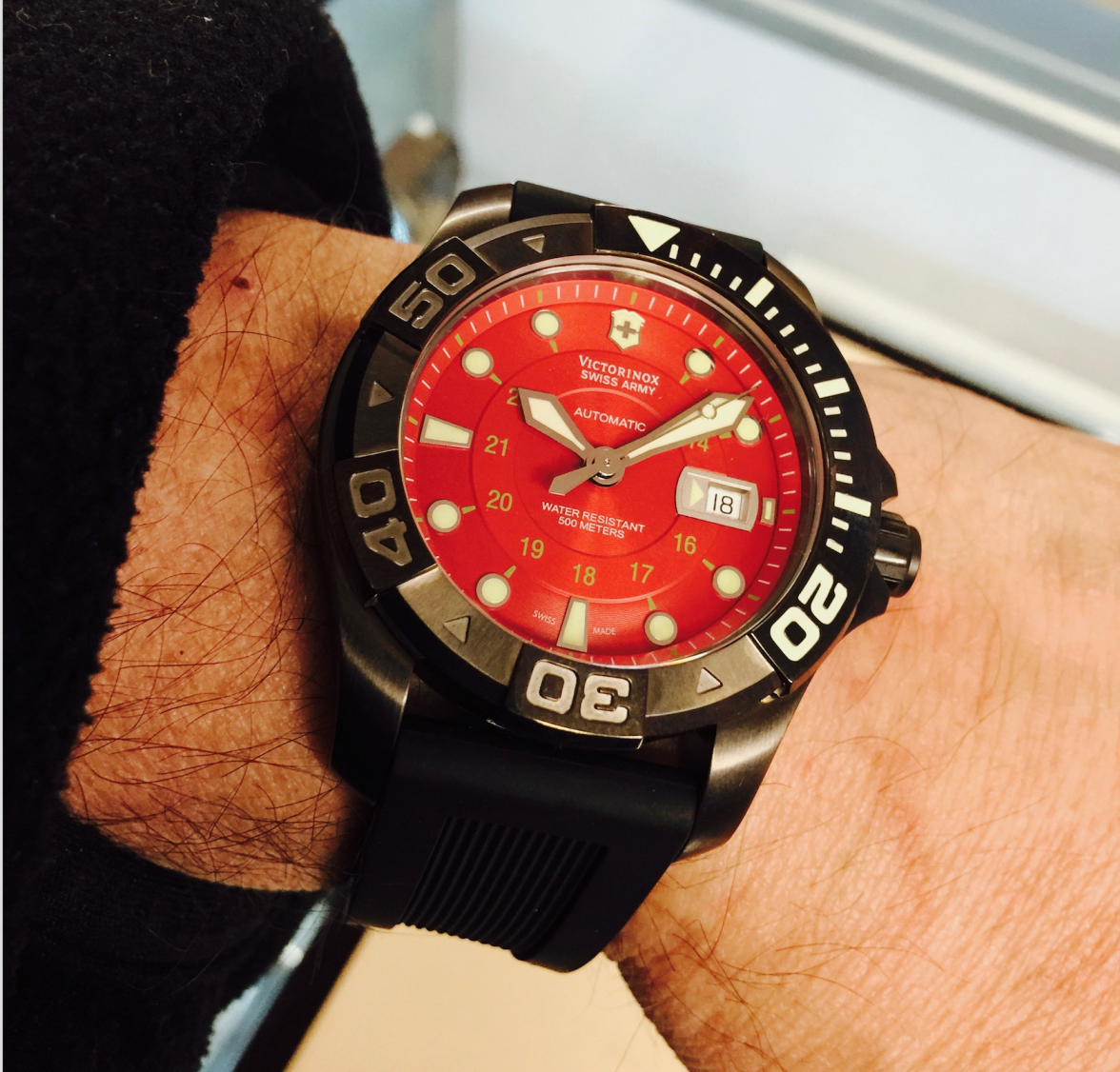 Victorinox Dive Master Red.png