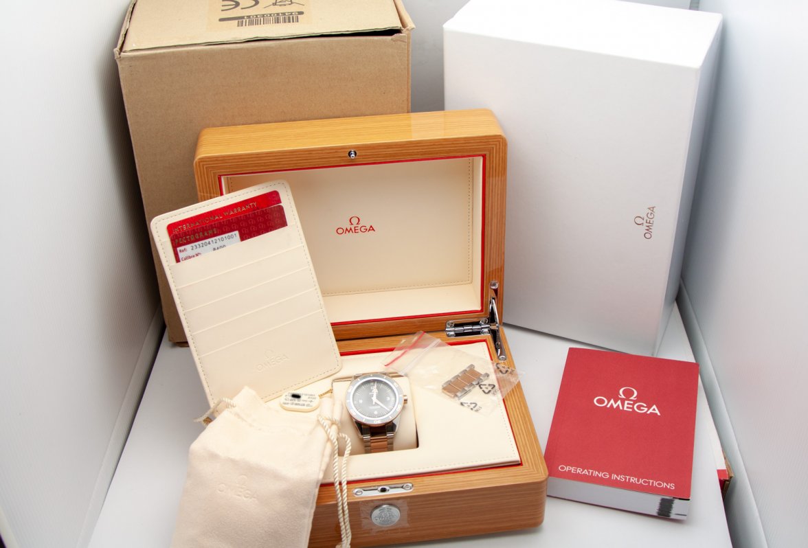 Omega Seamaster 300 Gold 17229-1.jpg