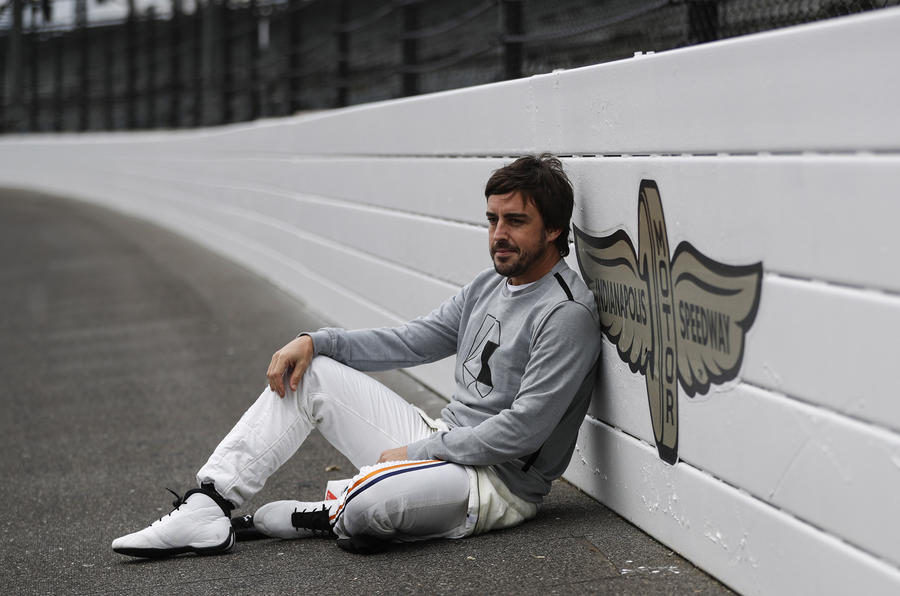 alonso-indianapolis-500-pose.jpg