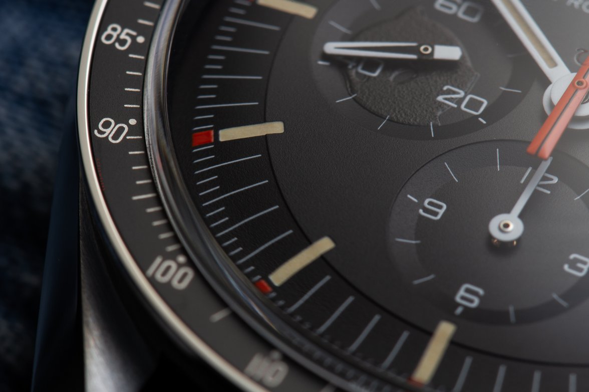 OMEGA SPEEDMASTER SPEEDY TUESDAY CLOSE UP STEP DIAL-1.jpg