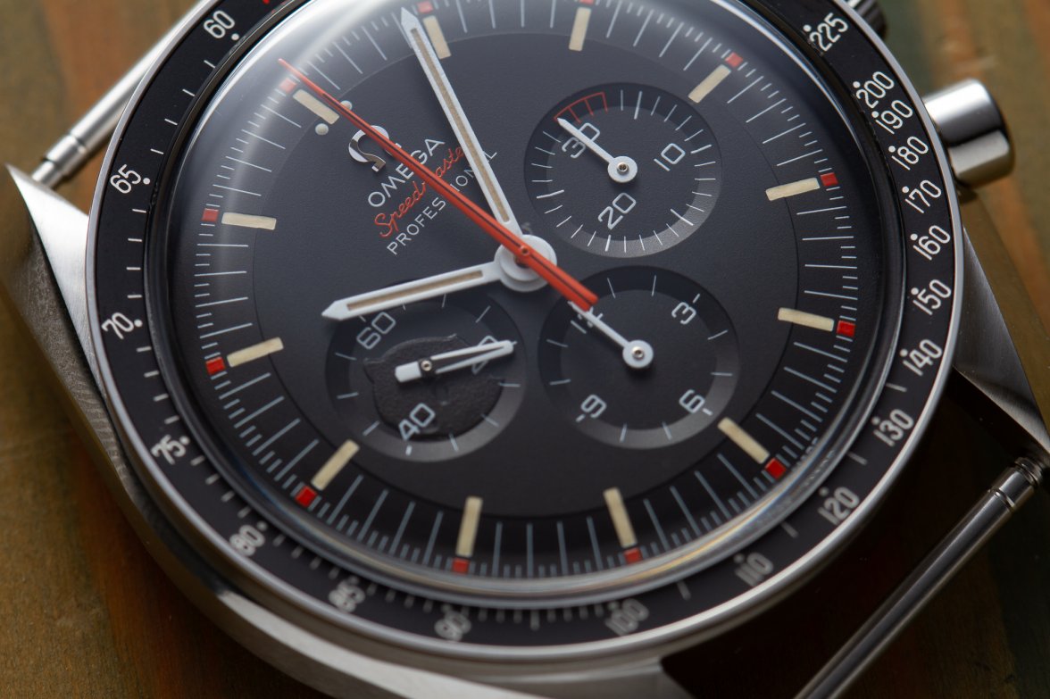 live close up pictures omega speedmaster speedytuesday ultraman 2018 limited edition-12.jpg