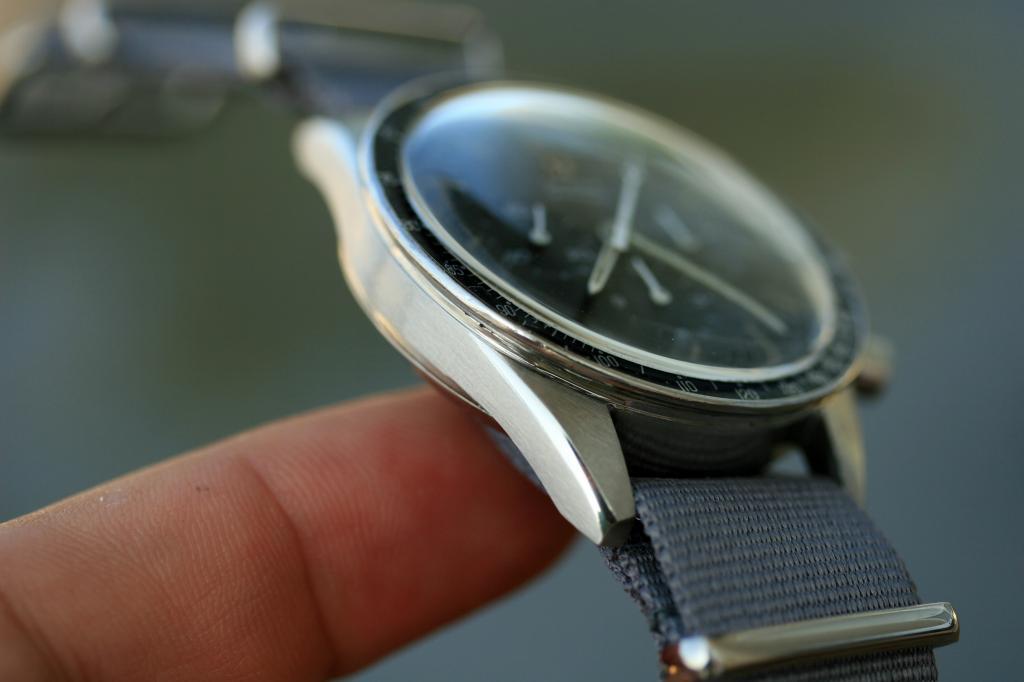 speedmaster moonwatch lug to lug