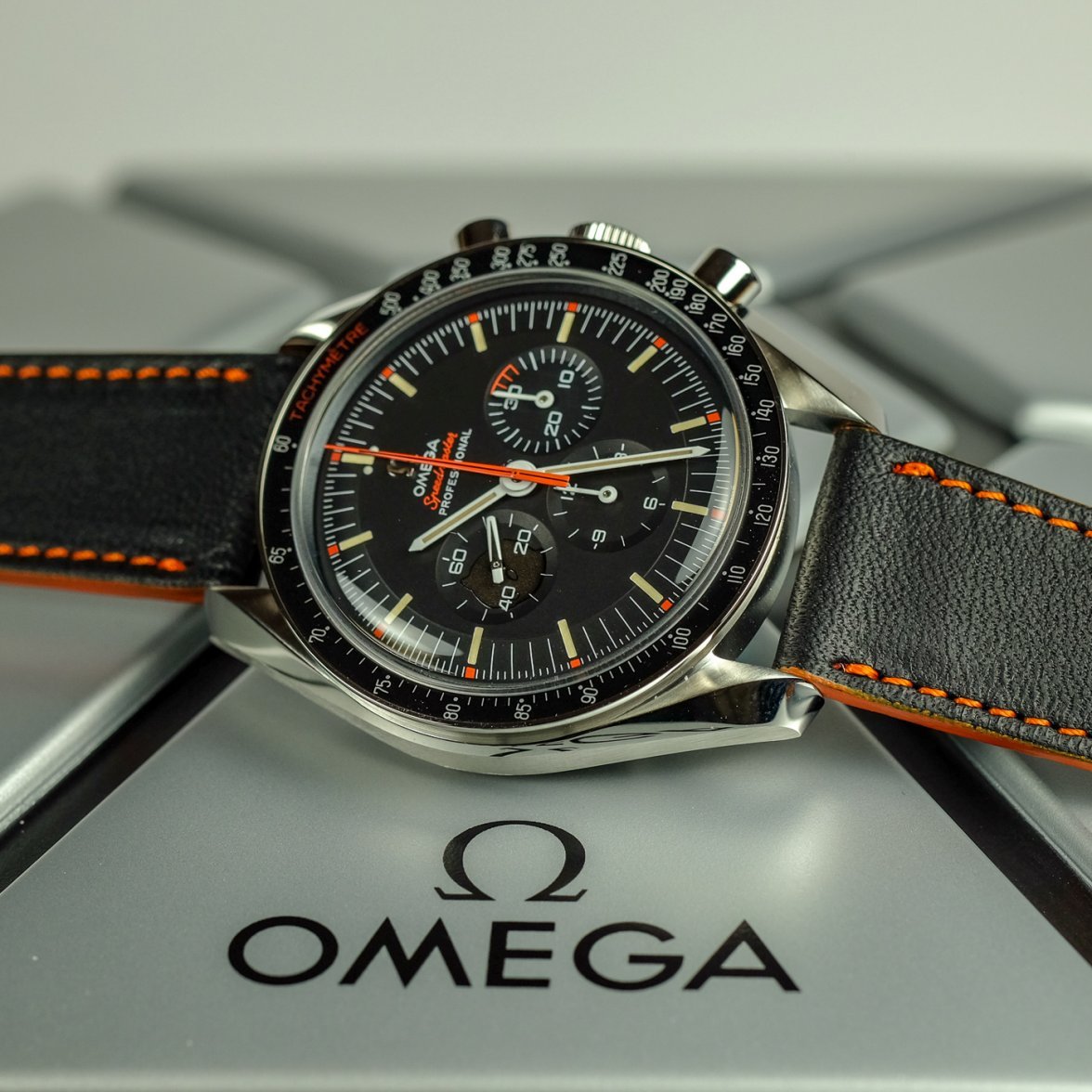 lugs-watch-strap-band-smooth-barenia-black-organe-omega-speedmaster-ultraman.jpg