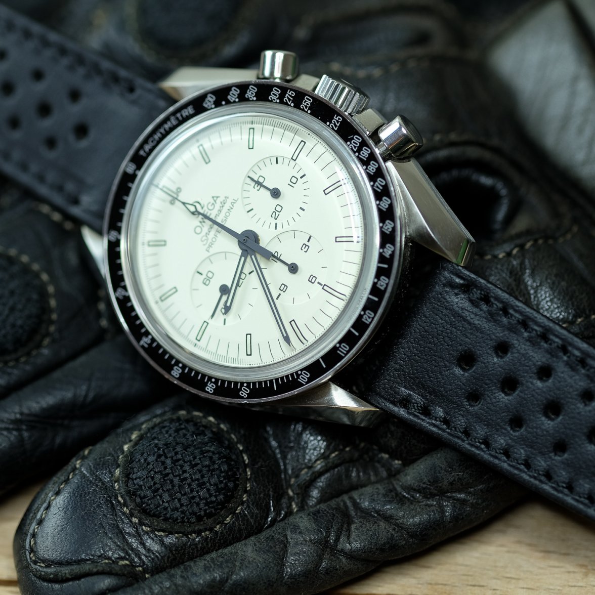 lugs-watch-strap-band-smooth-racing-barenia-black-omega-speedmaster-vintage.jpg
