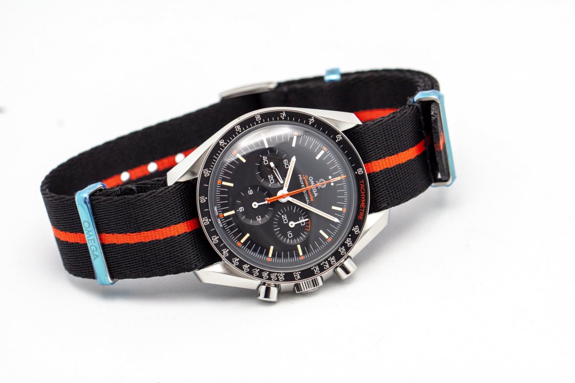 Omega Speedmaster Ultraman 17291-4.jpg