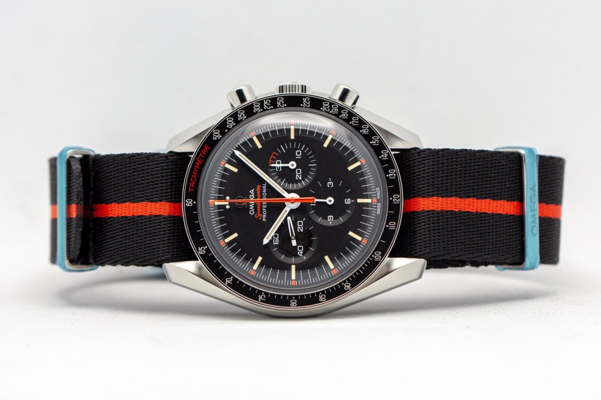 Omega Speedmaster Ultraman 17291-5.jpg