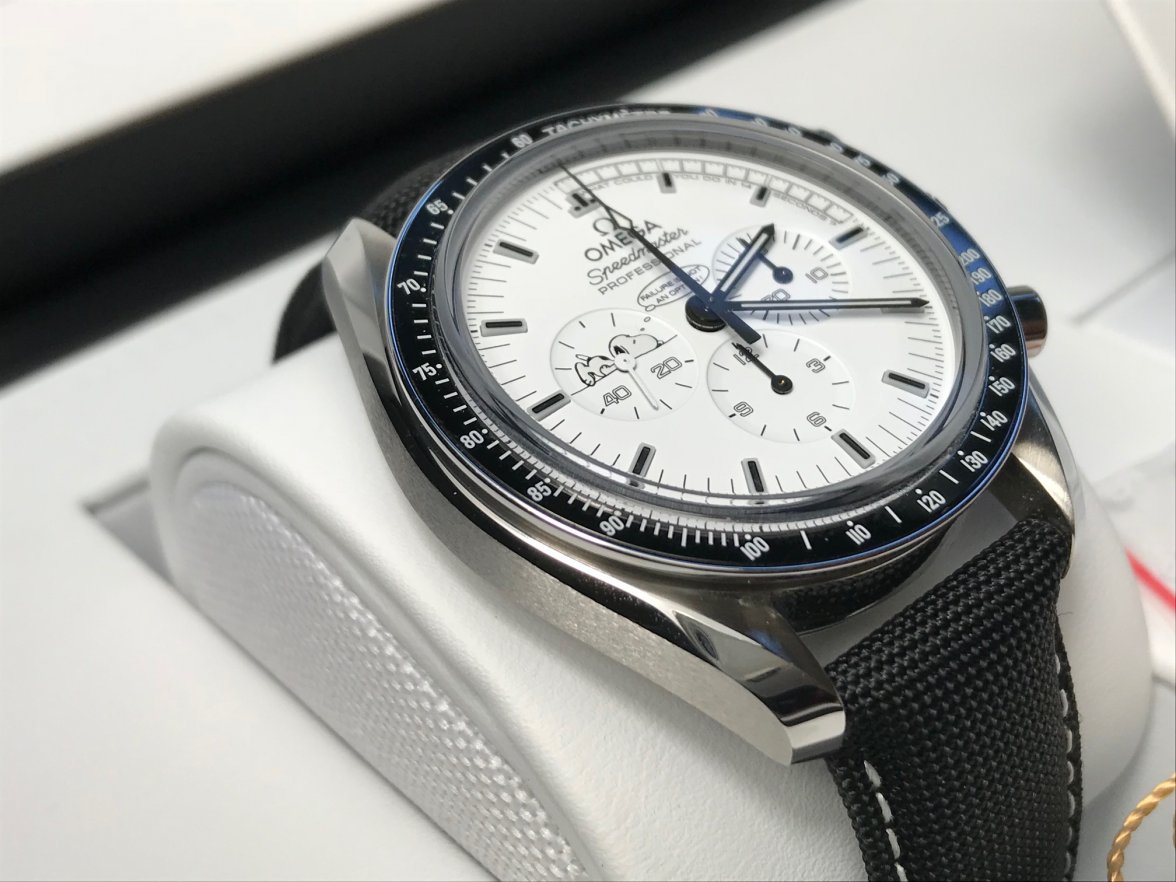 FSOT - Omega Speedmaster Silver Snoopy Apollo 45th Anniversary 311.32.42.30.04.003 | Omega Forums