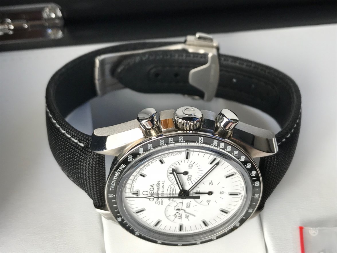 FSOT - Omega Speedmaster Silver Snoopy Apollo 45th Anniversary 311.32.42.30.04.003 | Omega Forums