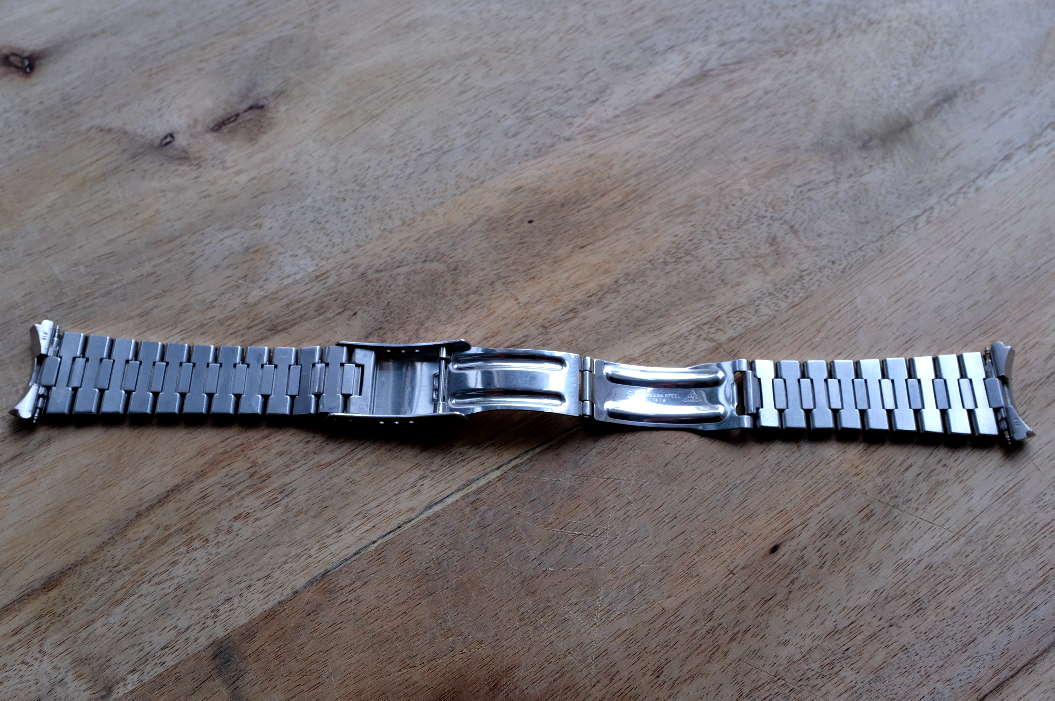 omega 1479 bracelet