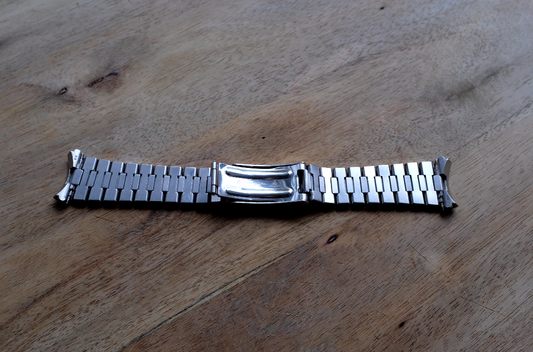 omega 1479 bracelet