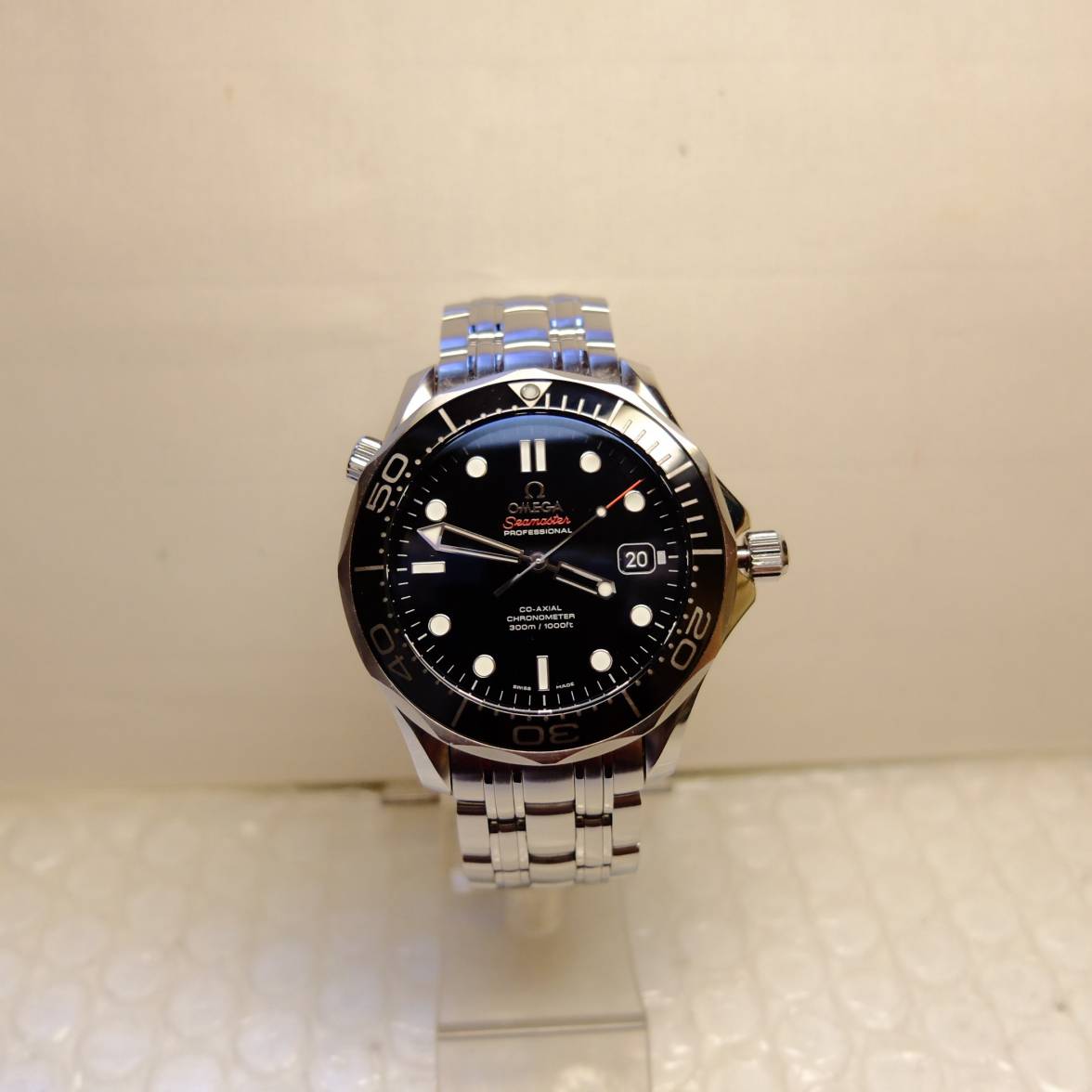 omega ceramic seamaster black 001.jpg