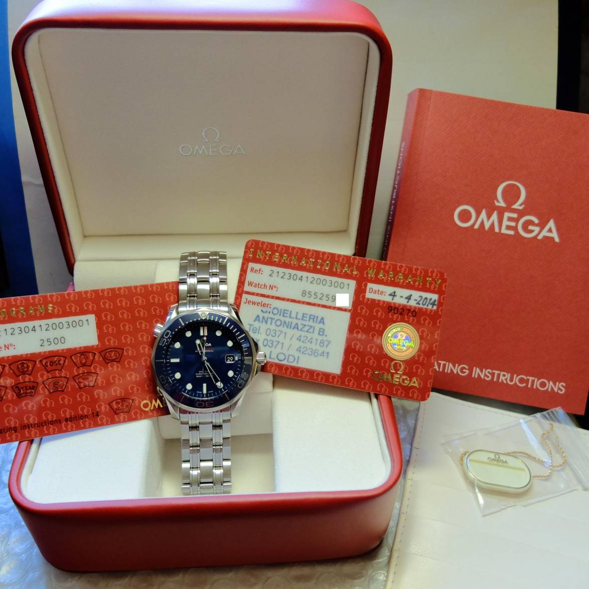 omega ceramic seamaster blue 001b.JPG