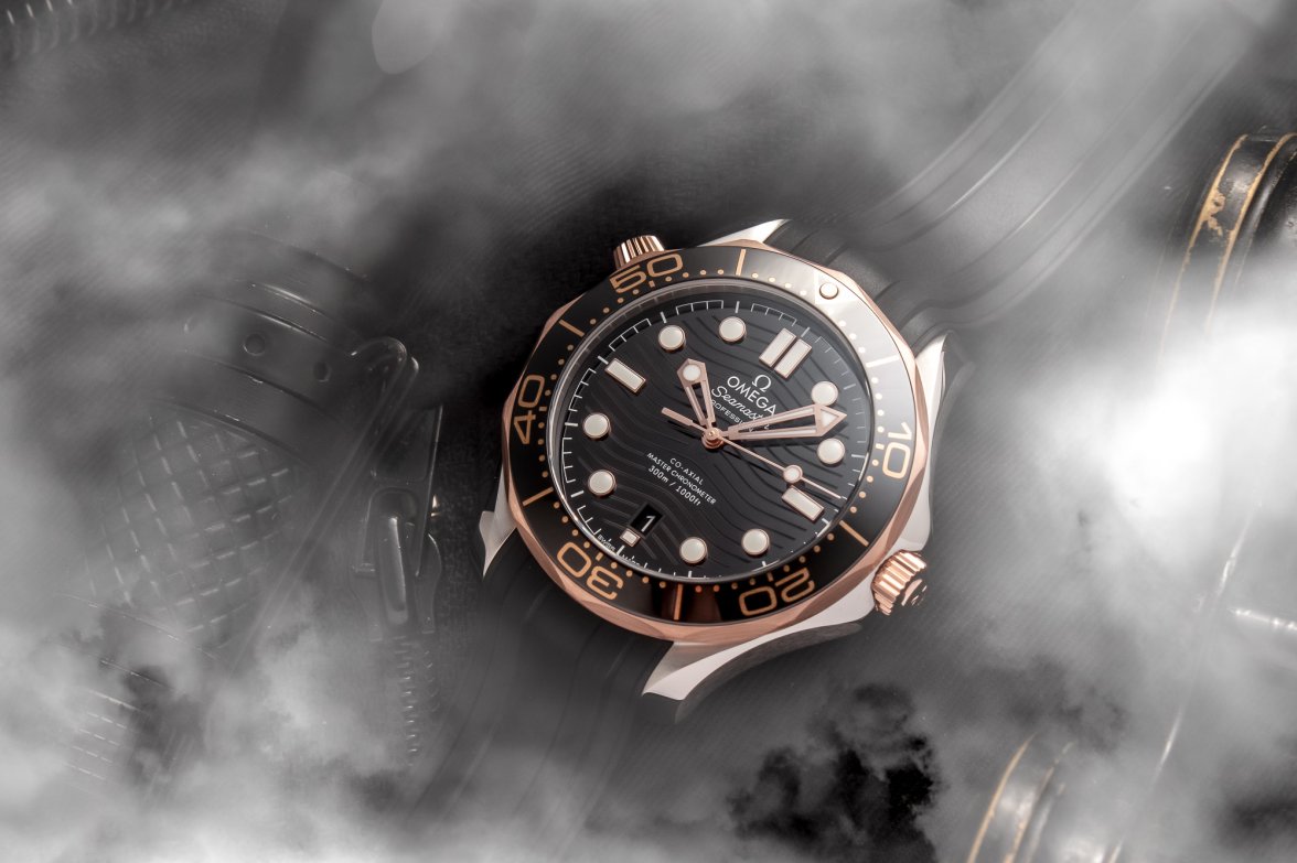 omega seamaster 300m diver master chronometer stainless steel sedna gold-1.jpg