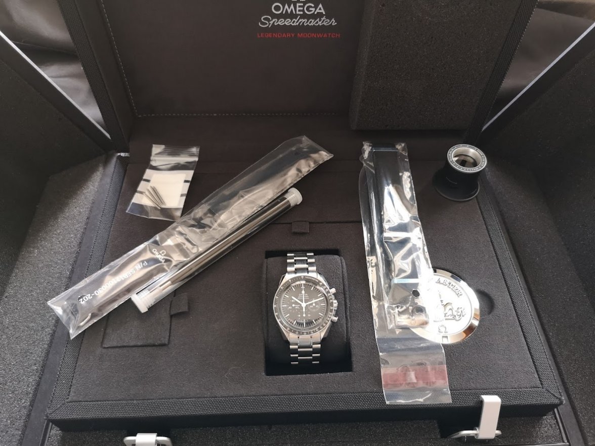 FSOT - BNIB Omega Speedmaster moonwatch professional ...