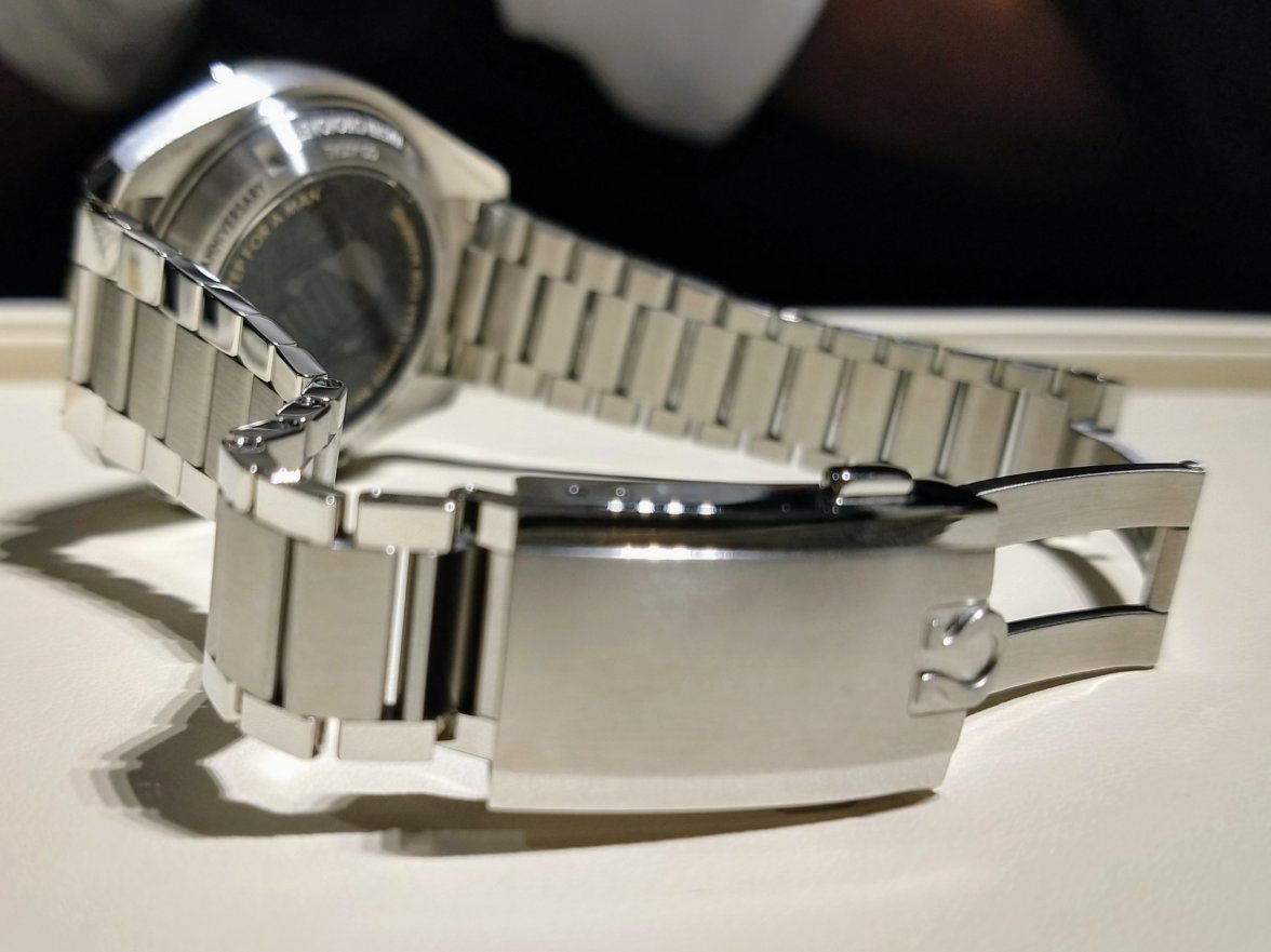 La Speedmaster du 50ème anniversaire - Page 8 769975-abe00d611f0c25452b92a026839c946b