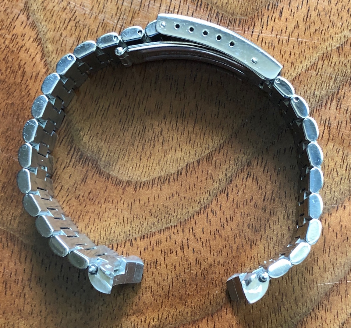 omega 1479 bracelet