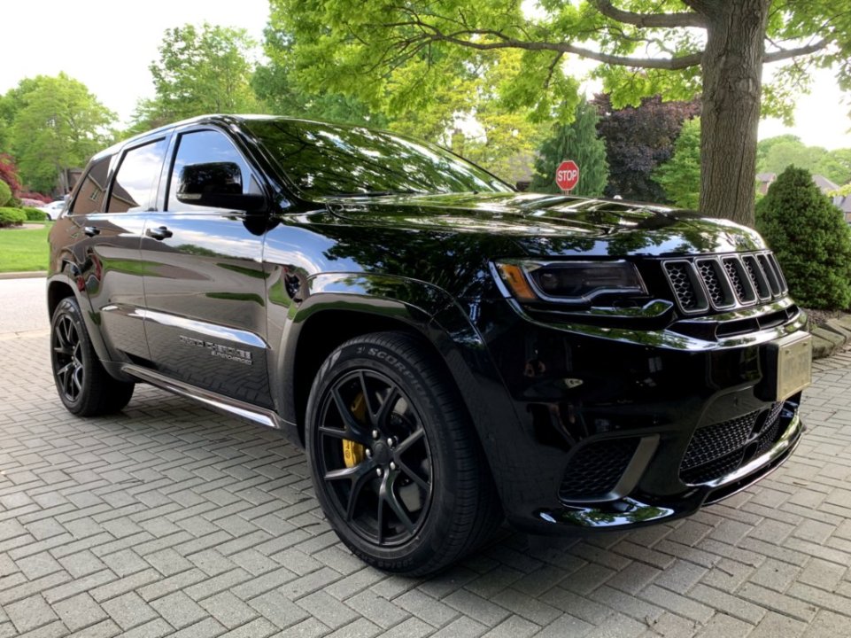 2018 Jeep Grand Cherokee Trackhawk front view.jpg