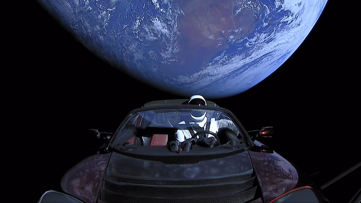 1280px-Elon_Musk's_Tesla_Roadster_(40110297852).jpg