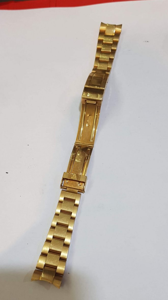 gold oyster bracelet