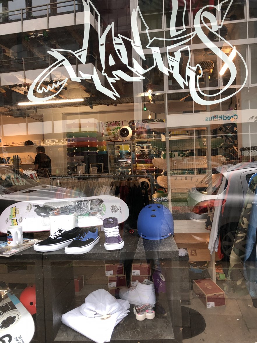 Mantis Lifestore Hamburg Window.jpg