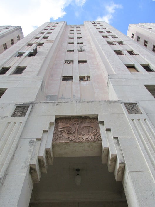 Edificio_Perez_Serrano_La_Habana_enviajescl_2.jpg