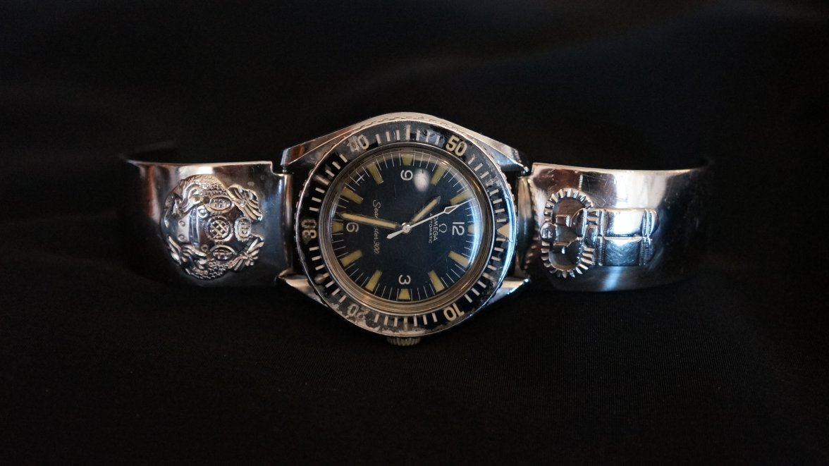 Olongapo bracelet with US Armed Forces Deep Diver 1st Class symbols.JPG